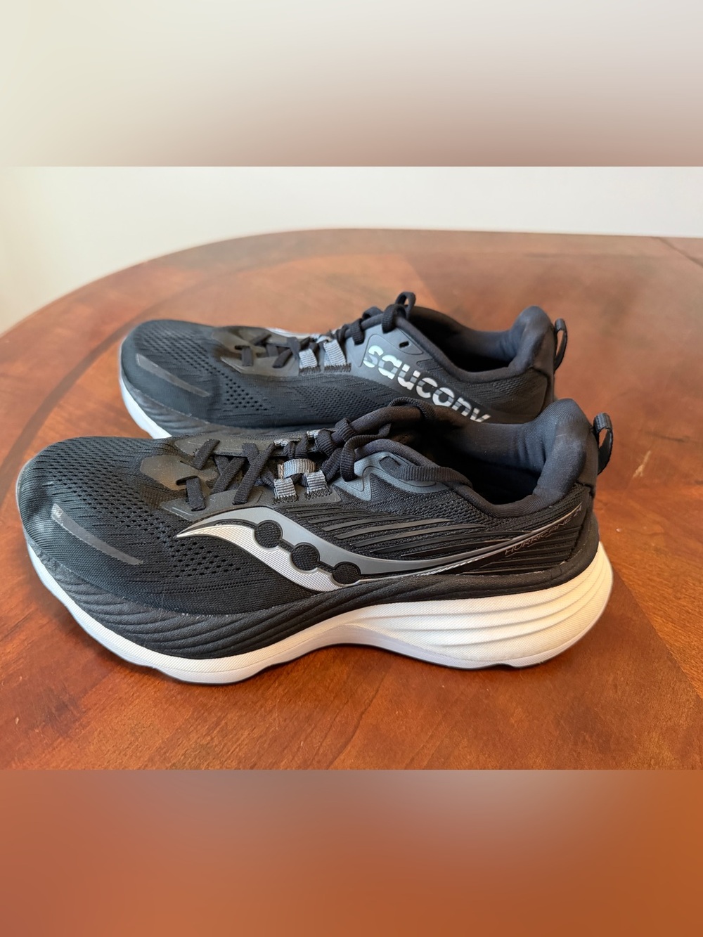 Saucony Hurricane 24 Black Sneakers Women’s 8.5 Running Shoes